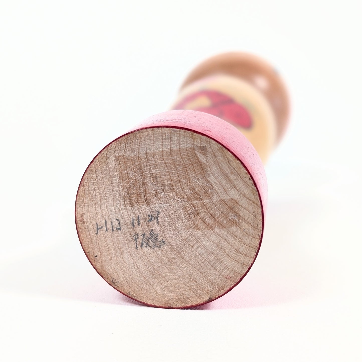 Base datée H13 11 21 au crayon, kokeshi fabriquée le 21 novembre 2001 par Kimura Yusuke à 77 ans