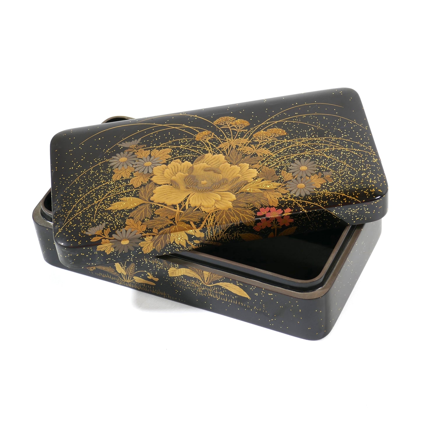 Petite boîte japonaise en urushi noir, artisanat de Kyoto, décoration florale traditionnelle en or, ouverte.