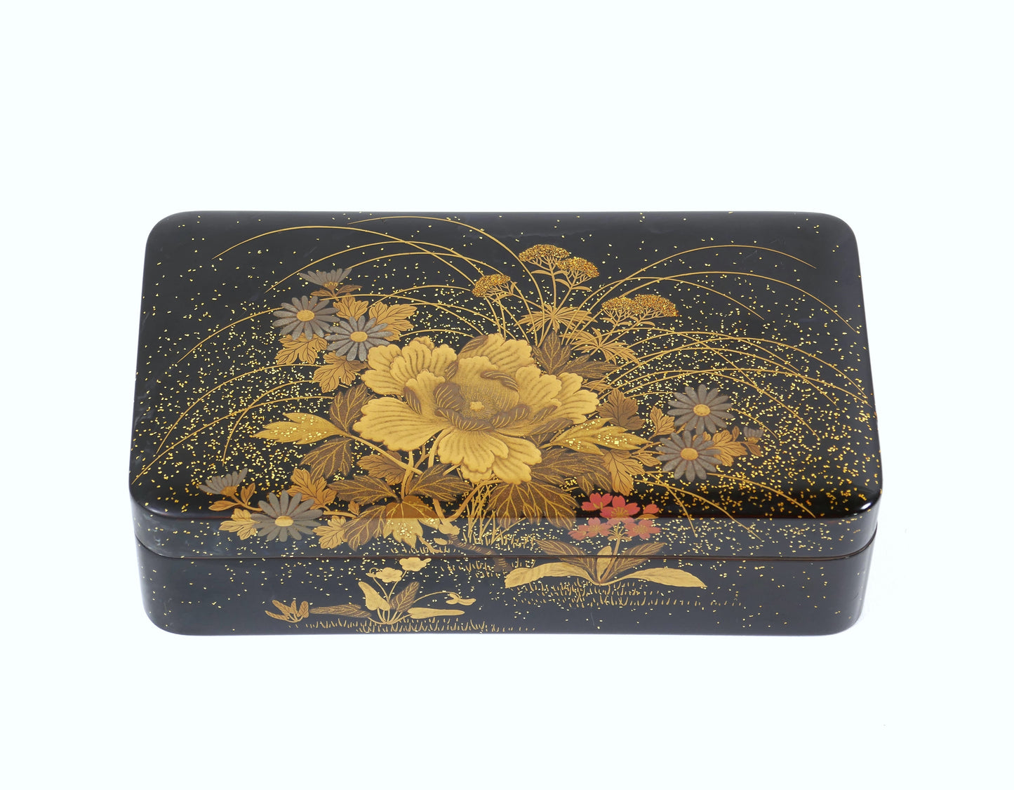 Boîte ancienne japonaise en laque urushi de Kyoto, décor floraux dorés maki-e, vue du dessus.