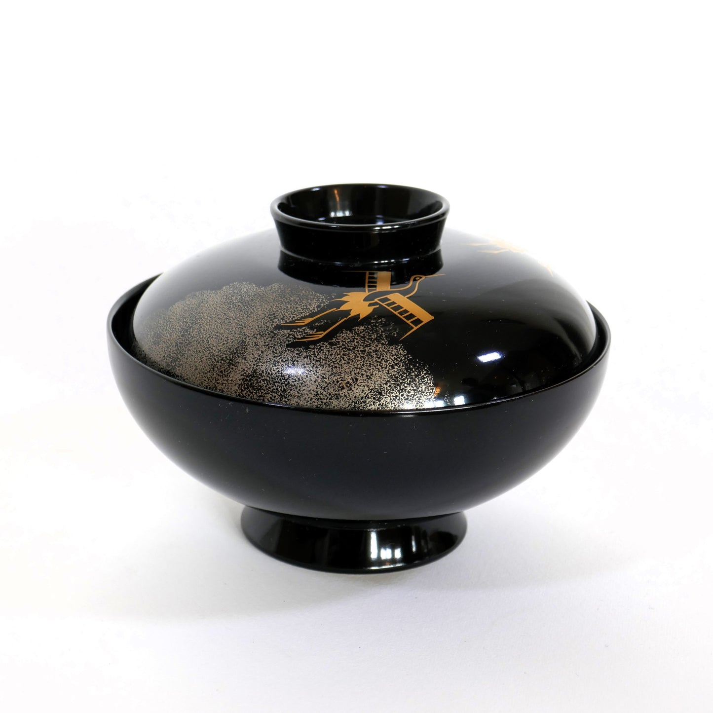 Bol japonais en laque noire sur pied, décoré de grues dorées, fabrication artisanale d’Echizen