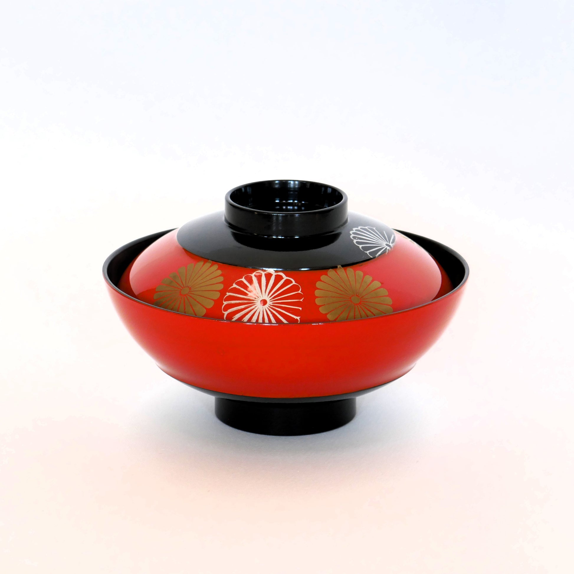 Profil du bol laqué avec couvercle fermé, artisanat japonais de Jōshūya Honten à Ashikaga