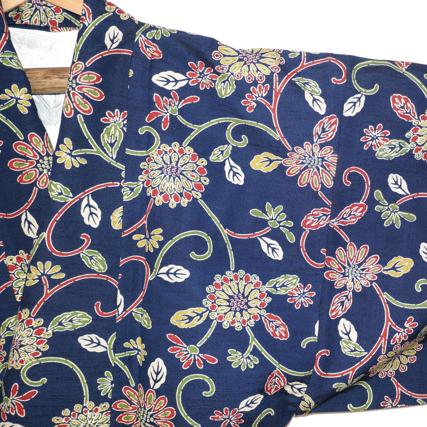 col croisé veste dochugi bleue kogedo et manche gauche