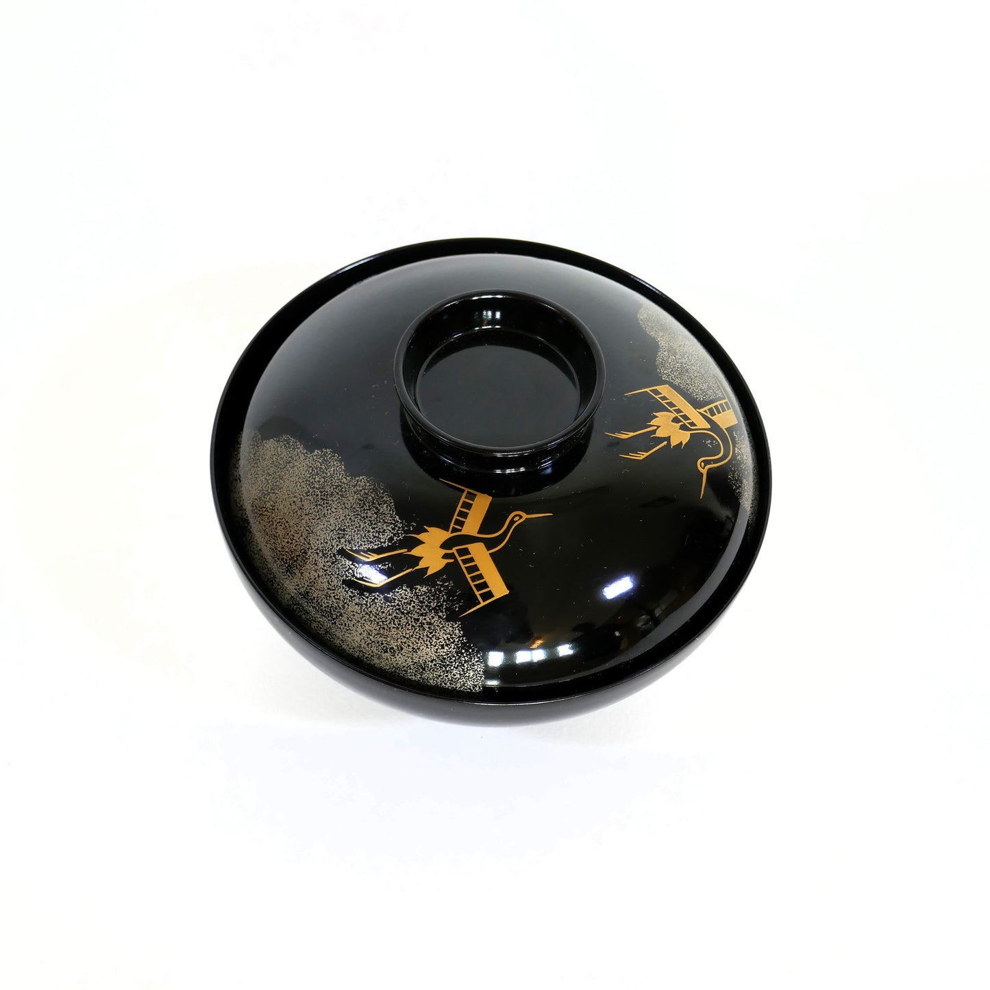 Couvercle de bol en laque urushi noir orné de grues dorées en maki-e, artisanat japonais