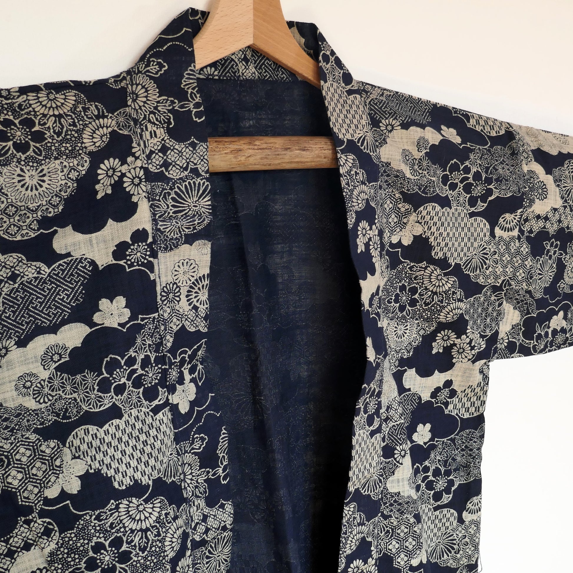 vue du col du kimono haori moderne kumo no hana