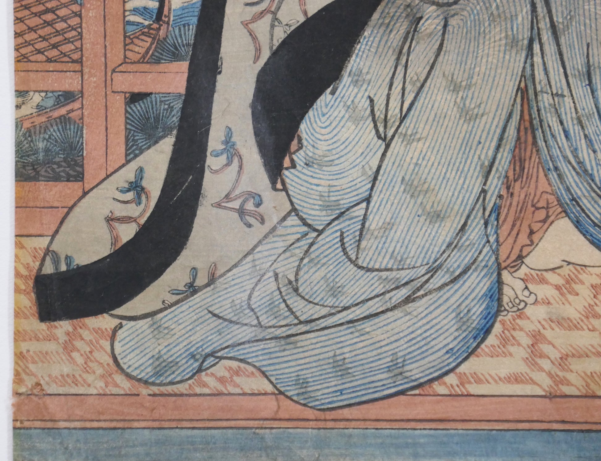 Détail du kimono rayé bleu porté par une femme élégante dans l’estampe de Kunisada, scène de soirée à Ryogoku vers 1830.