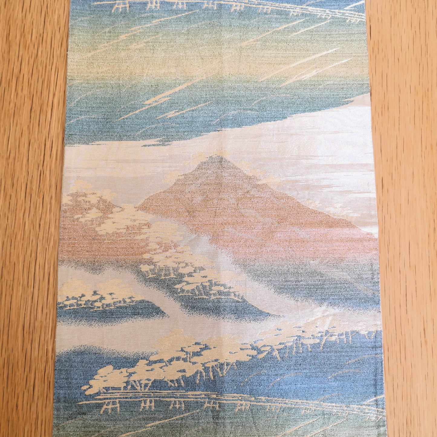 zoom sur le décor du Fuji de face du fukuro obi