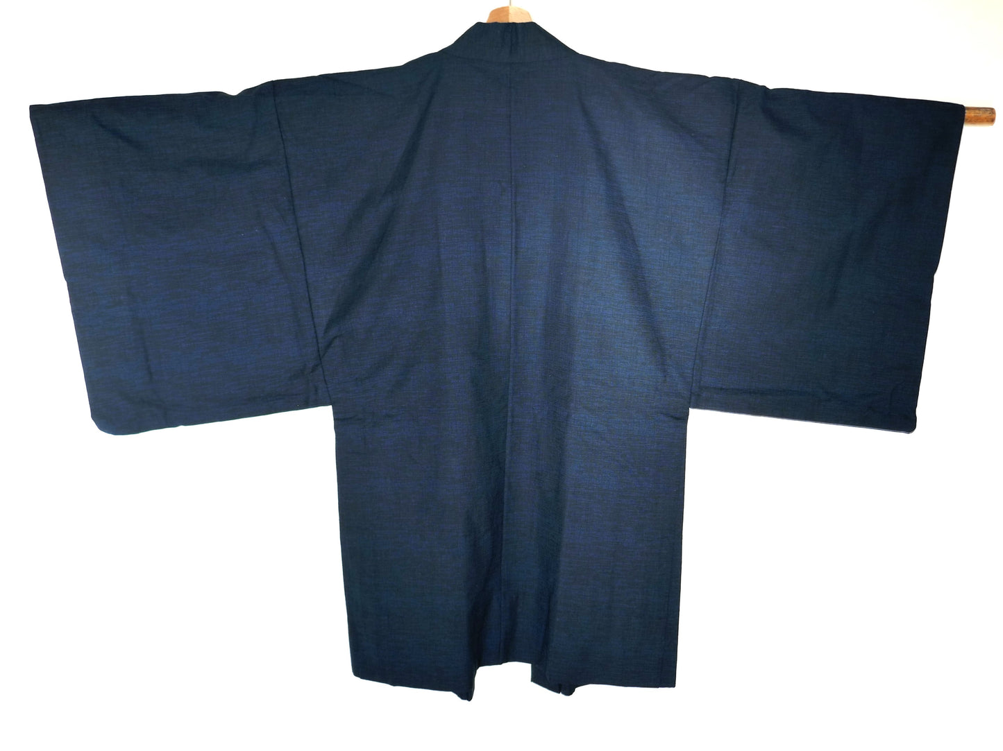Vue arrière du haori homme vintage en laine mélangée, bleu marine et noir.