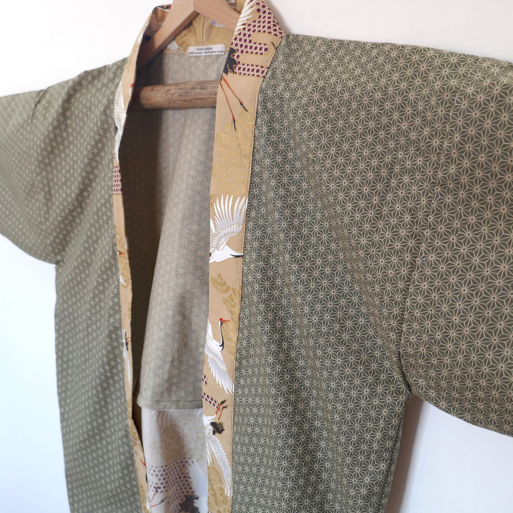 vue de profil de la veste de kimono moderne KOGEDO