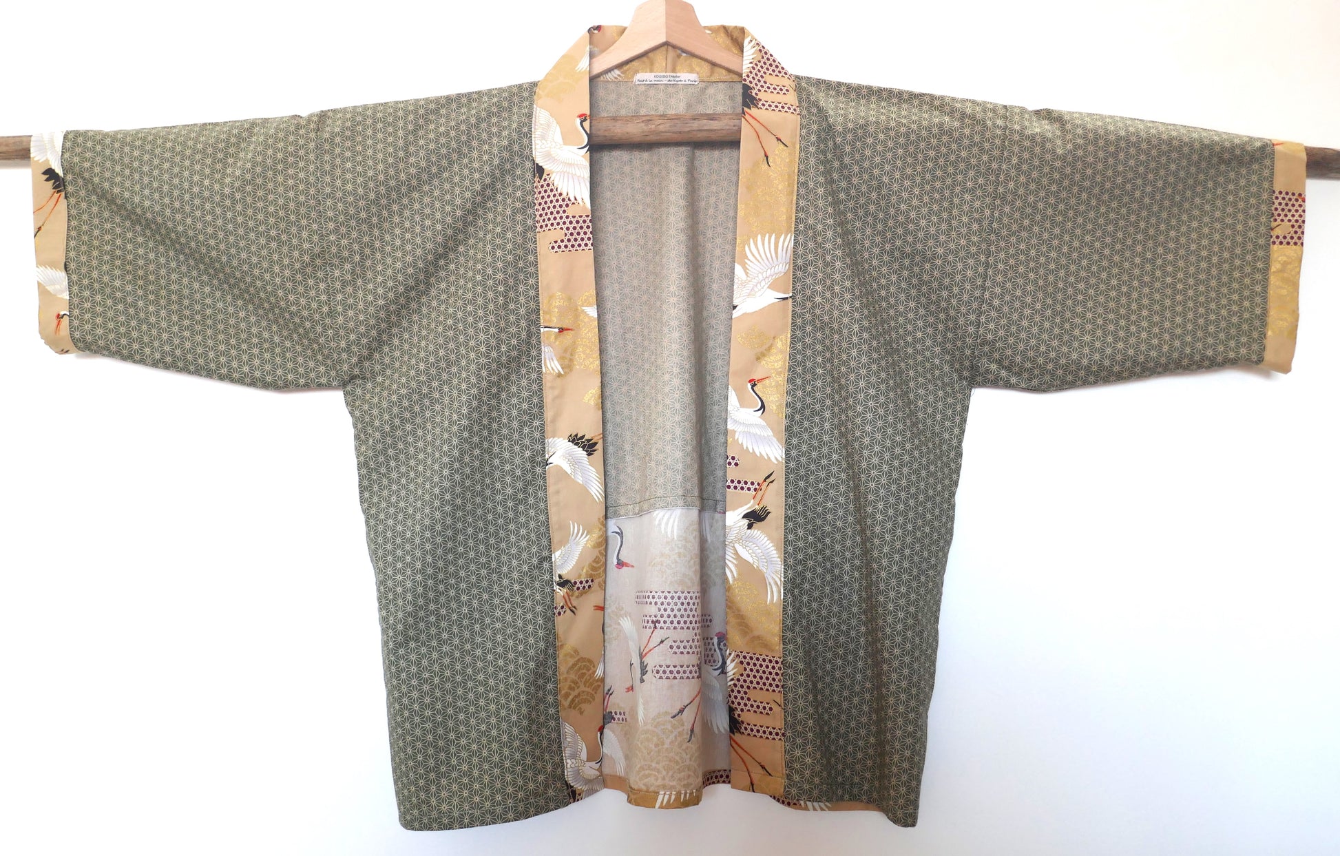 veste style kimono moderne by kogedo l'Atelier Haori Nohara no tsuru tissu asanoha et grues doré