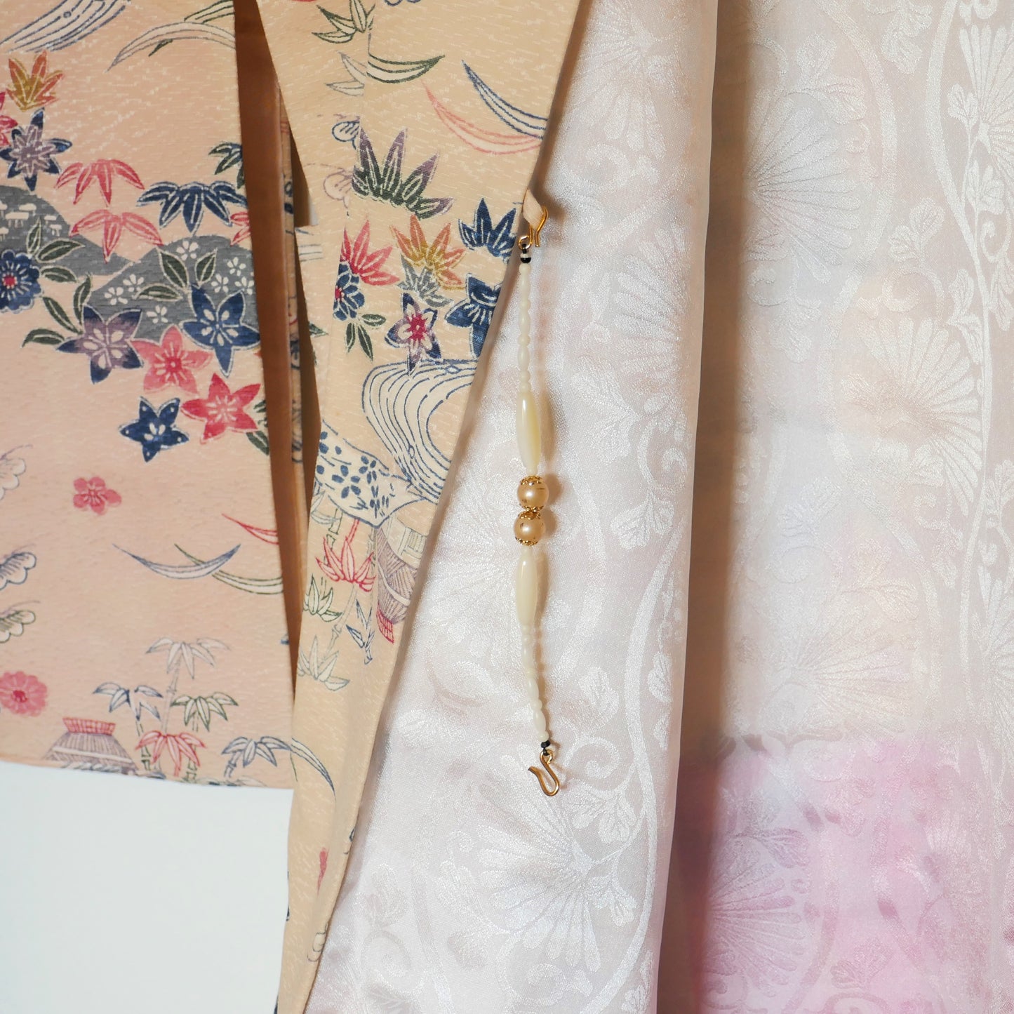 Gros plan de la doublure intérieure avec haori himo, style Showa
