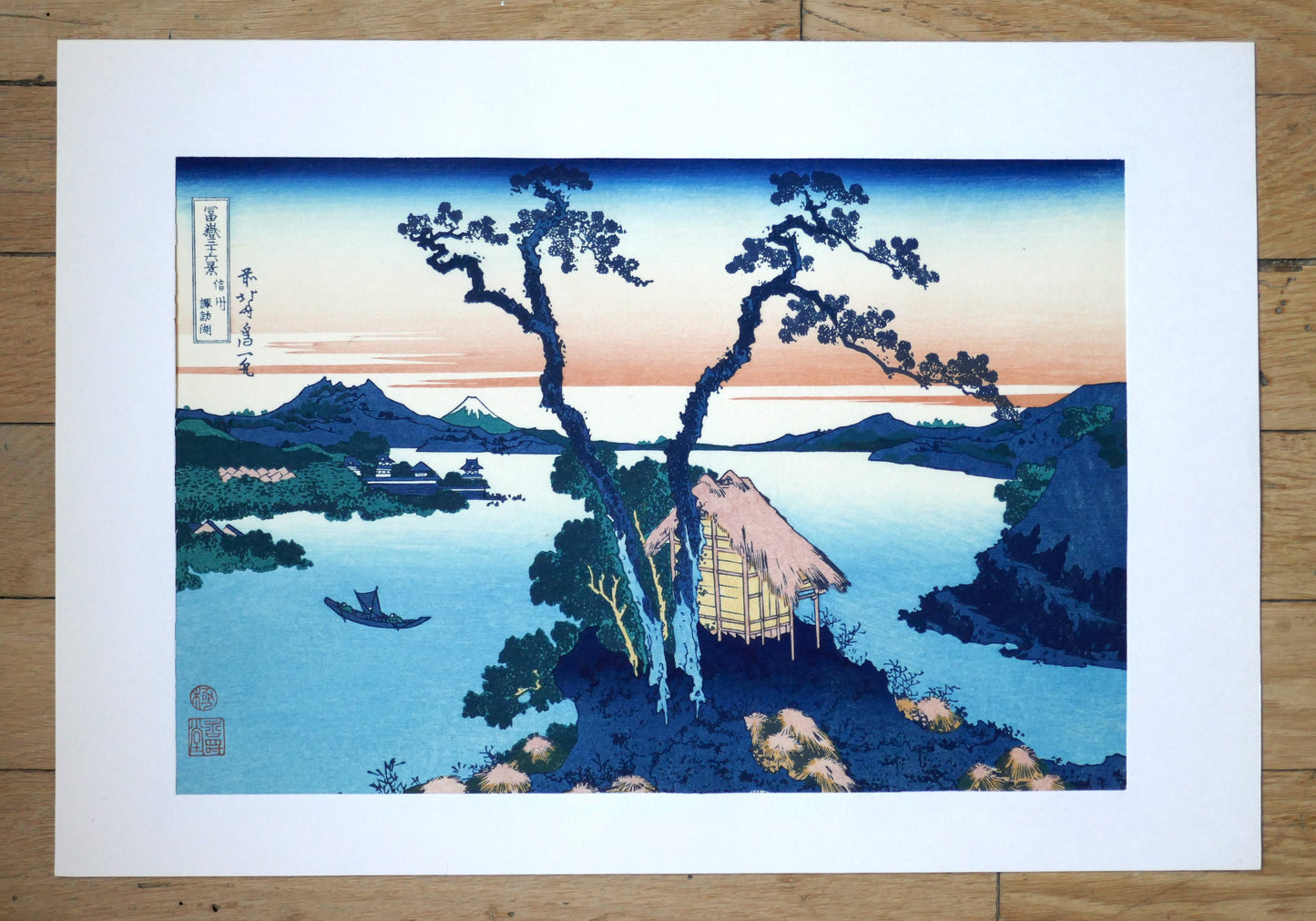 Estampe complète Hokusai 36 vues du Mont Fuji Le lac Suwa dans la province de Shinano, reproduction Shōwa, présentée avec marie-louise blanche