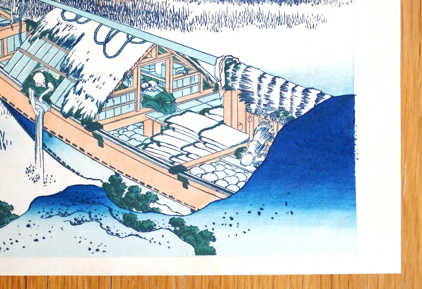 Détail d’un bateau traditionnel dans la composition Jōshū Ushibori de Hokusai – bleu intense– édition Shōwa