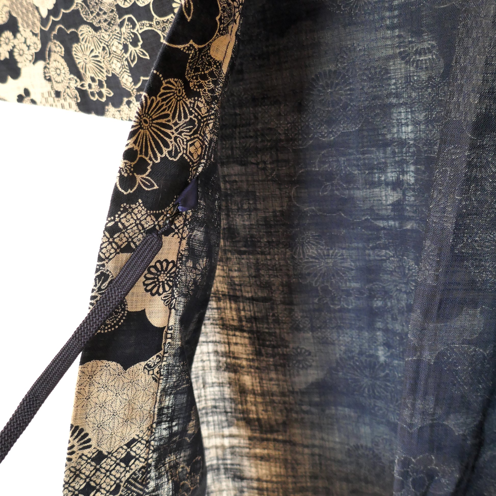 zoom sur la deuxième attache haori himo du haori moderne kumo no hana