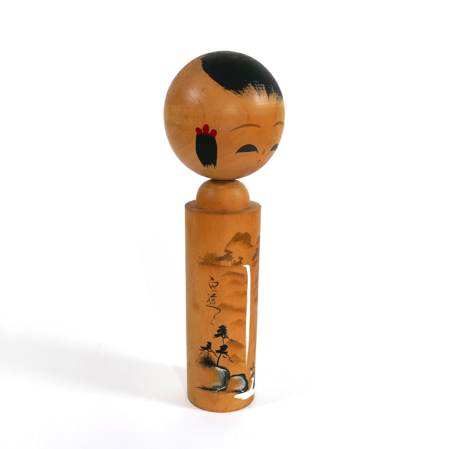 Kokeshi omiyage ancienne – profil droit – scène peinte de montagne et chute d’eau