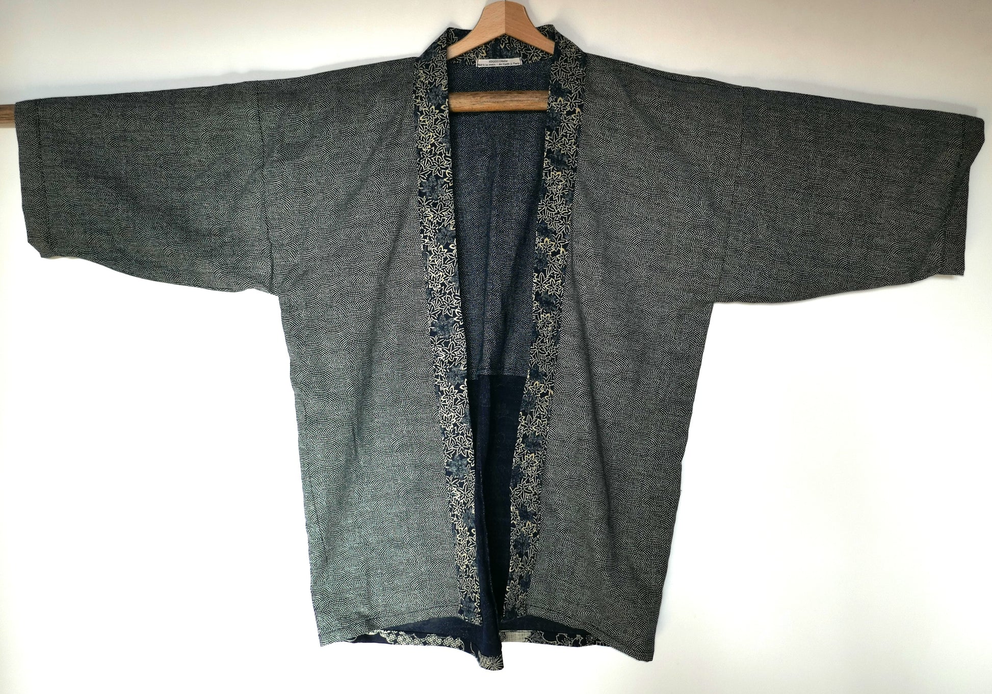 Veste kimono japonaise Aki no Samekomon vue de face, motif samekomon, confection artisanale