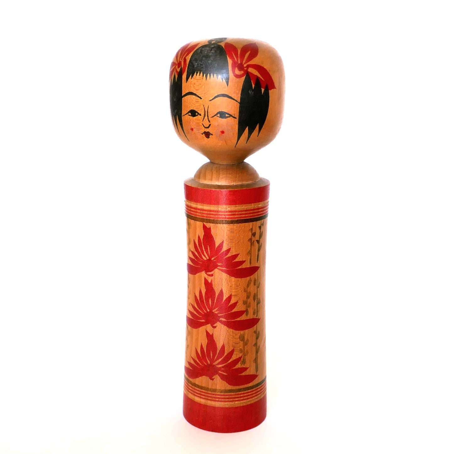 Poupée kokeshi japonaise de style Naruko, vue de trois quarts, par Honda Isao