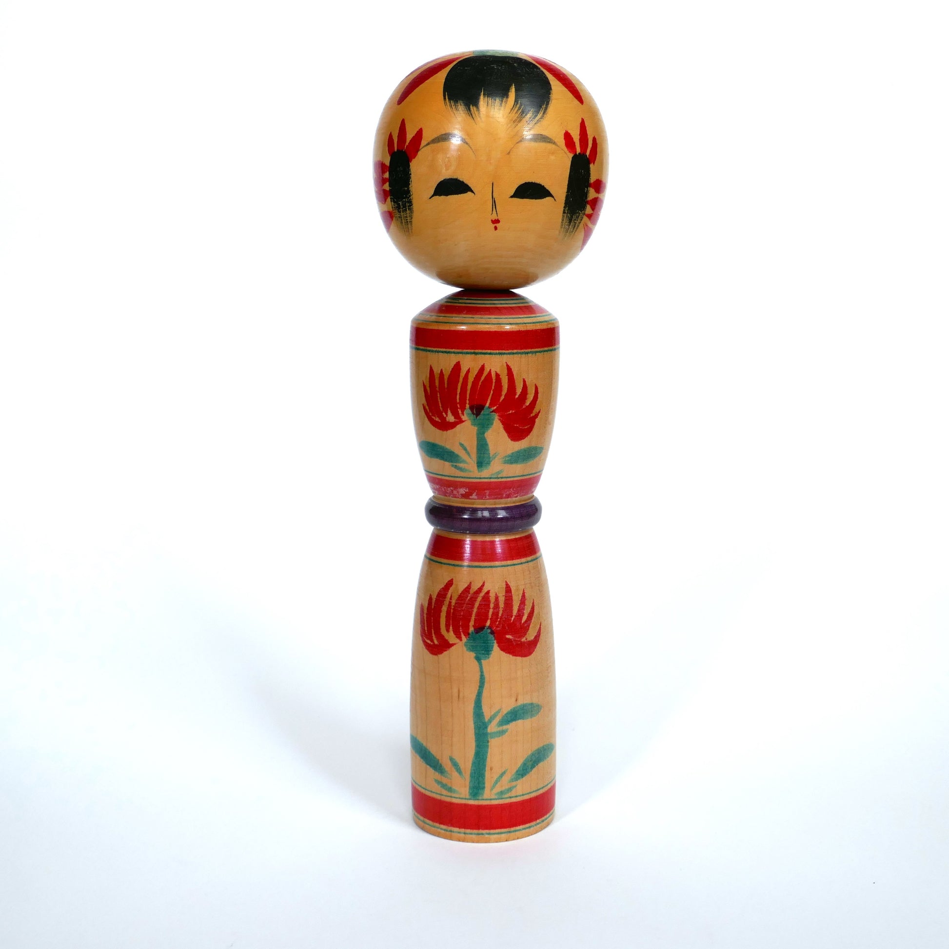 Kokeshi traditionnelle japonaise shingata vue de face, artisan Yanome Hachizō, village de Shiroishi