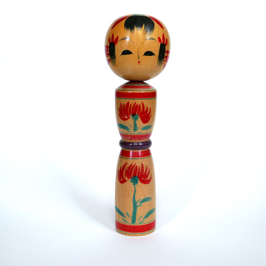 Kokeshi traditionnelle japonaise shingata vue de face, artisan Yanome Hachizō, village de Shiroishi