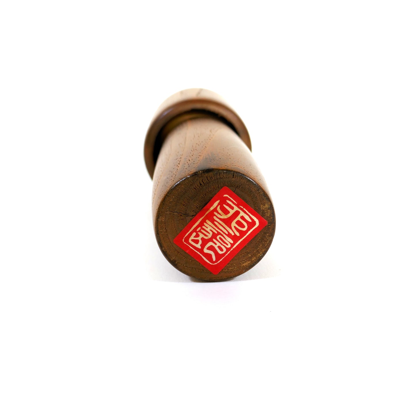 Base en bois avec sceau rouge de l'artisan Usaburo Okamoto, signature hanko visible