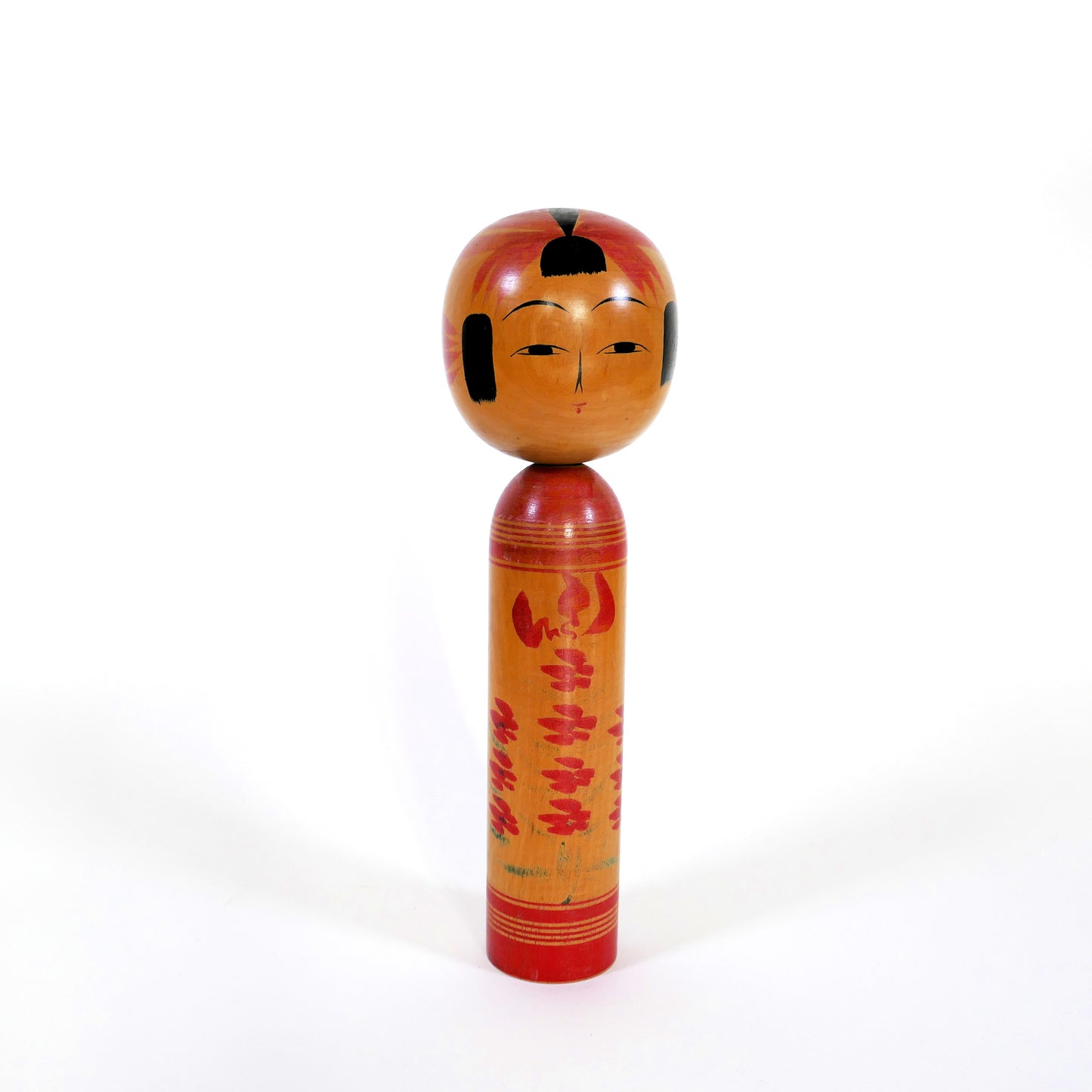 Kokeshi traditionnelle japonaise de face – style Yamagata Sakunami par Sakabe Masahiro
