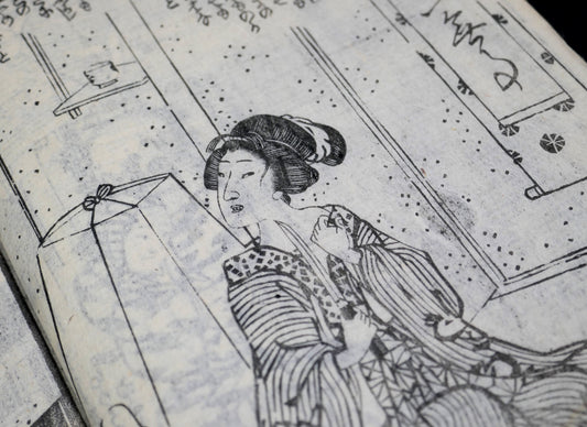 Portrait de Kochō en kimono rayé, assise dans un intérieur japonais menacant de se pignarder la gore avec un tanto, détail d'une gravure sur bois d'Utagawa Kunisada II.