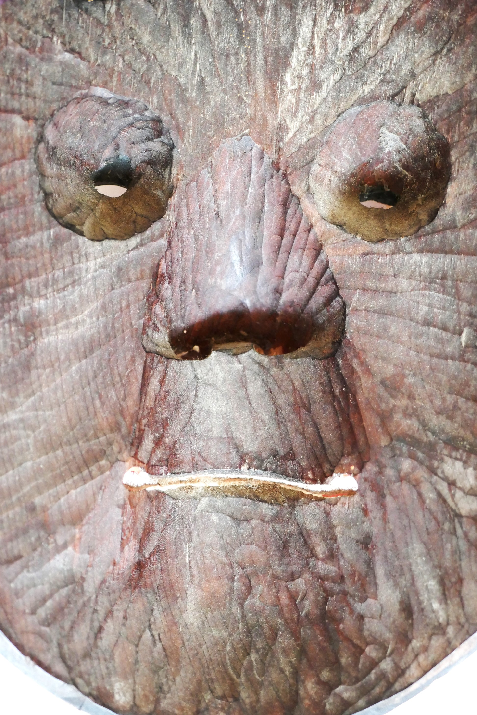 Vue intérieure du masque Nô japonais Doji – détails des yeux et du nez