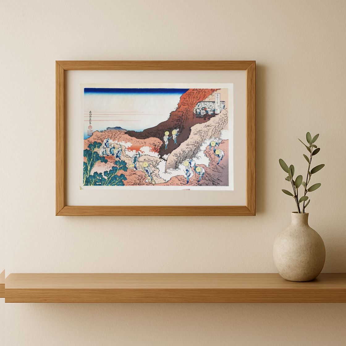 Mise en scène encadrée dans un salon de l'estampe de Hokusai issue de la série des 36 vues du mont Fuji, représentant l'ascension du mont Fuji par des pélerins. Edition Showa