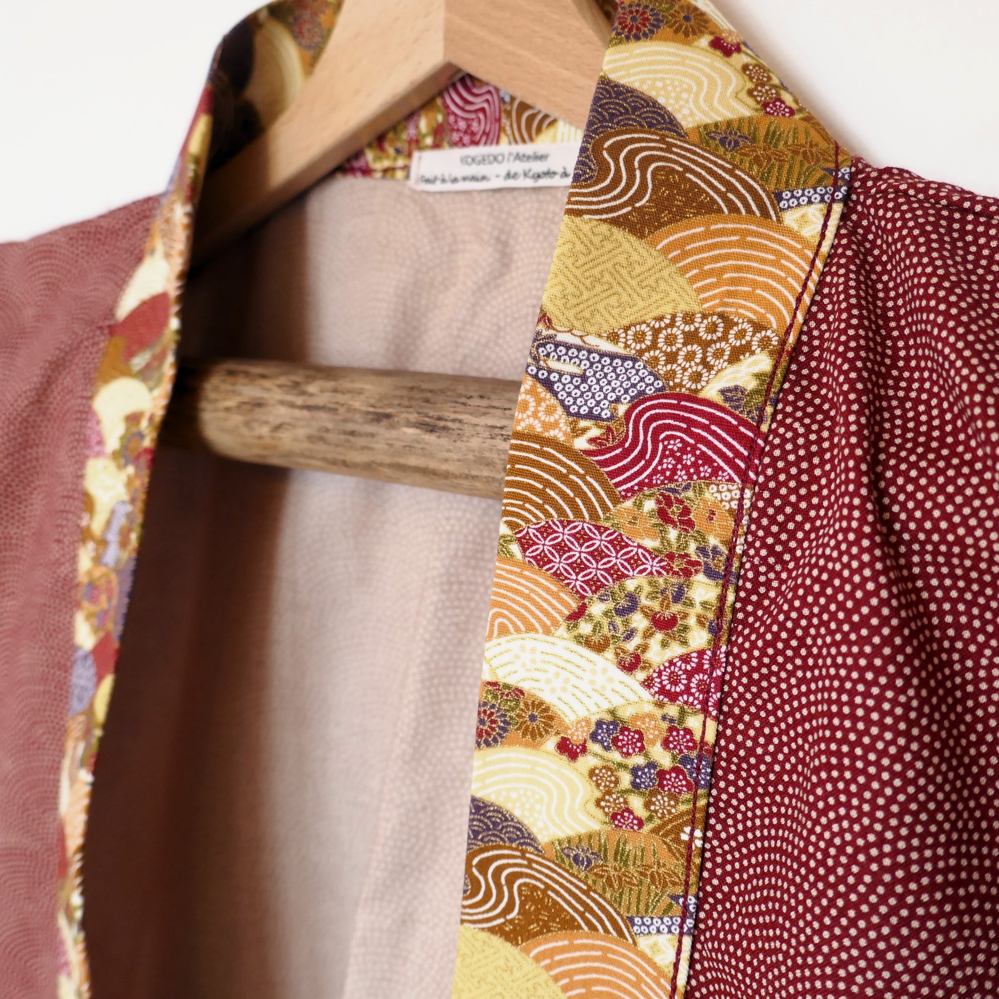 zoom sur le col partie gauche du haori moderne kogedo l'atelier Sensu to samekomon