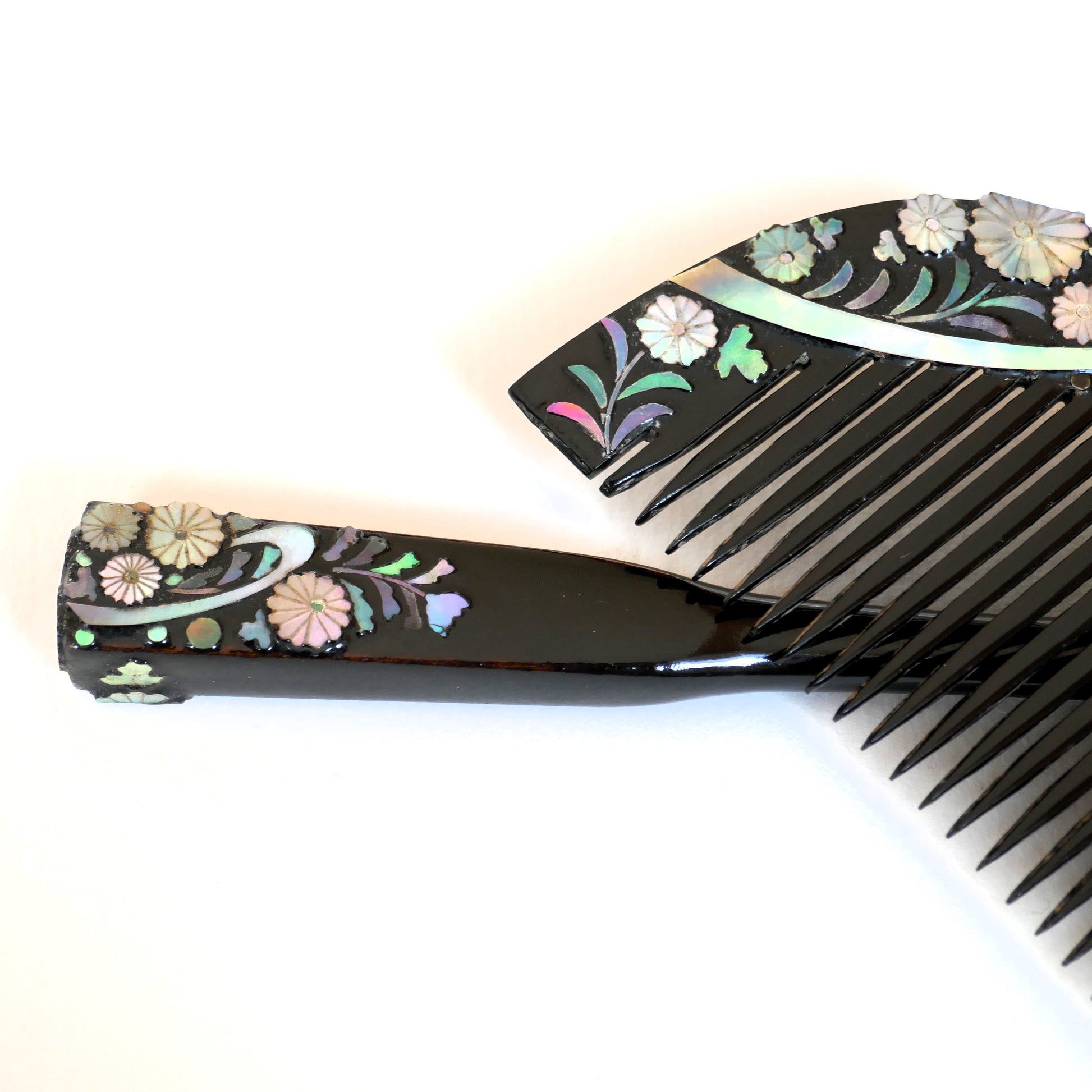 motifs fleurs du kogai et du kushi kogedo en bois ancien laqué