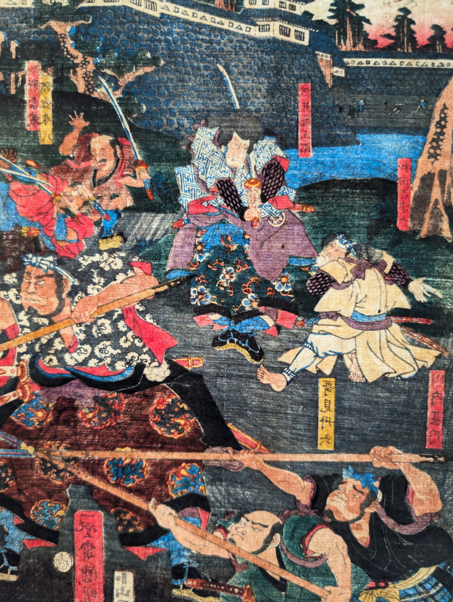 Verso d’une estampe japonaise ancienne sous lumière intense montrant la transparence du papier, œuvre de Kuniaki II datée 1859.