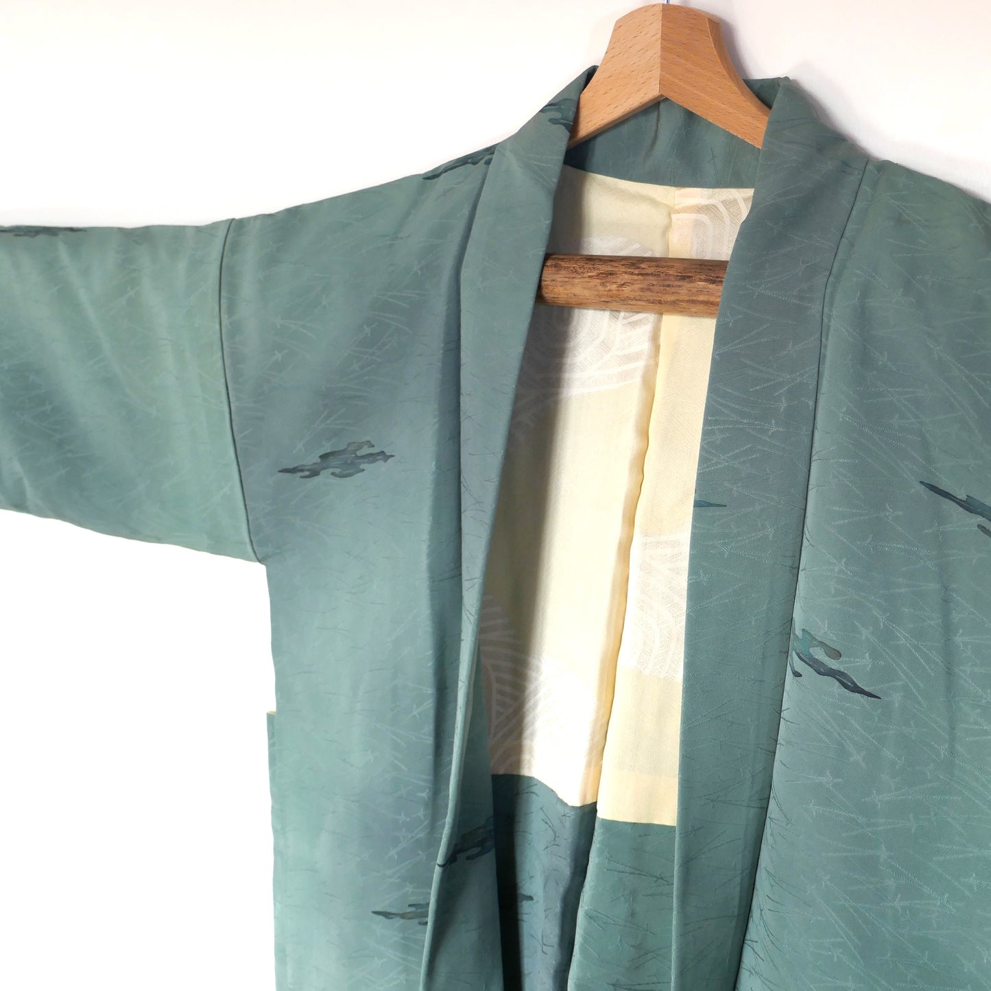 manche droite raccourcie de la veste kimono traditionnelle ancienne par KOGEDO