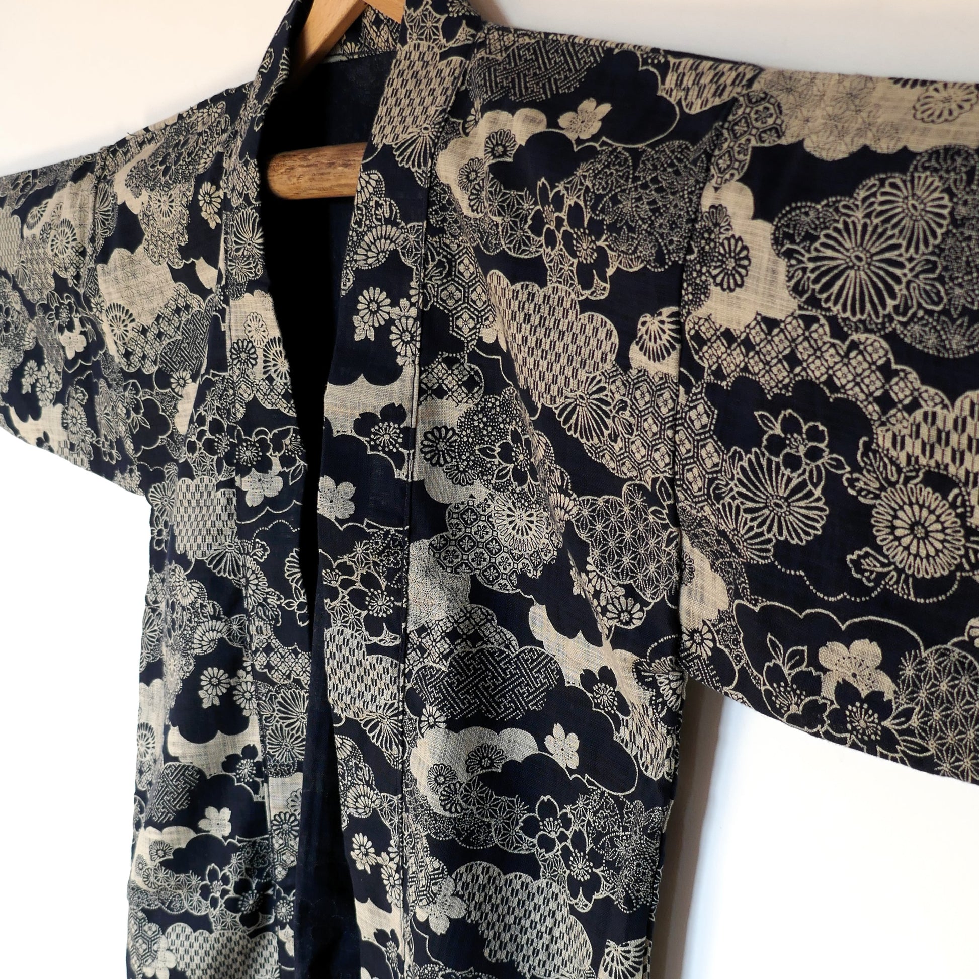 vue de trois quart de face du haori kumo no hana by Kogedo l'atelier