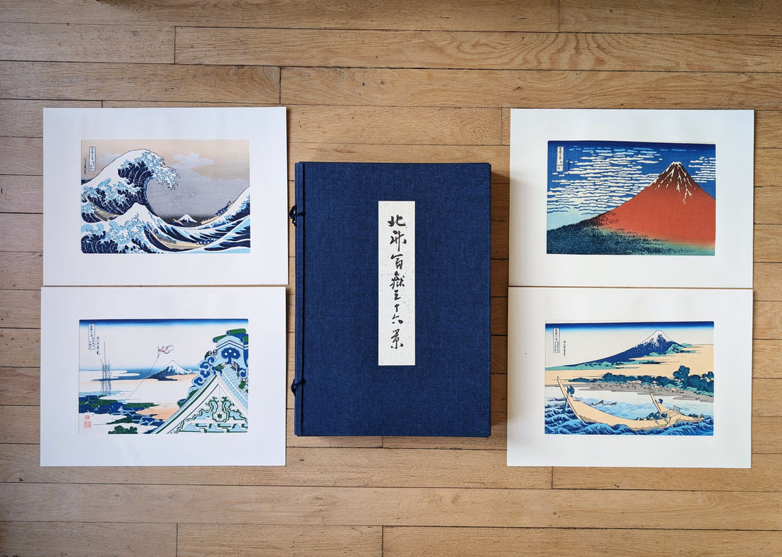 Série complète des 36 vues du Mont Fuji d’Hokusai, réédition japonaise Yuyūdō de 1960, présentée dans son carton d’origine chez KOGEDO
