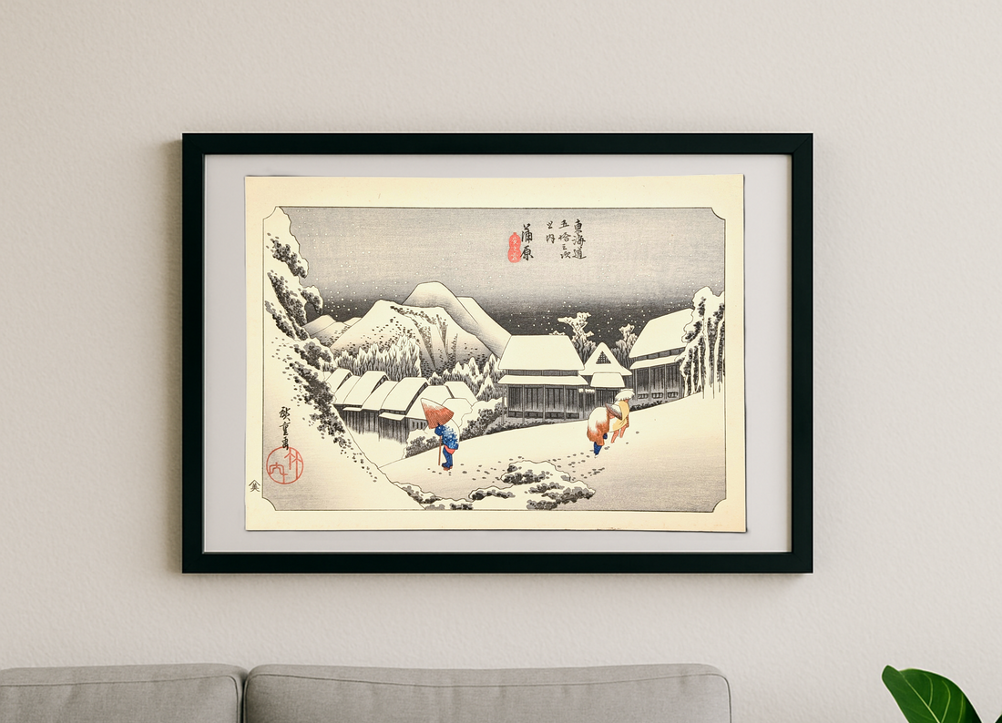 estampe de Hiroshige station de Kanbara, les 53 stations du Tokaido, encadrée dans un salon