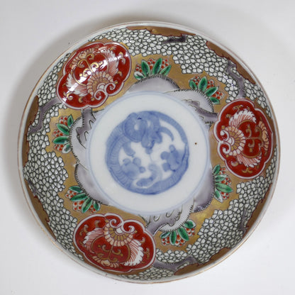 Assiette Imari ancienne en porcelaine japonaise Arita, décor polychrome rouge, or et bleu, fin Edo – ère Meiji, atelier Tomiemon