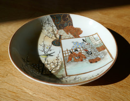 Assiette japonaise Kutani en porcelaine peinte à la main, scène de cour impériale et oiseau au soleil