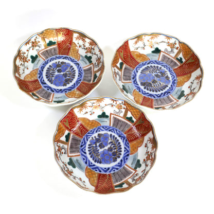 Trois assiettes anciennes japonaises Imari vues du dessus – porcelaine époque Meiji – 15 cm