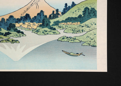 Barque solitaire sur le lac Kawaguchi dans une véritable estampe ukiyo-e de Hokusai, réédition japonaise Shōwa Yūyūdō.