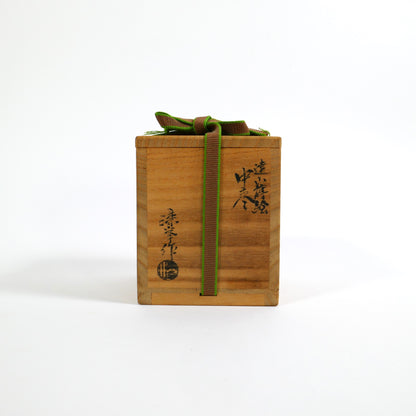 Boîte en bois d’origine avec signature de l’artisan Shintani Urushiho, contenant un natsume japonais
