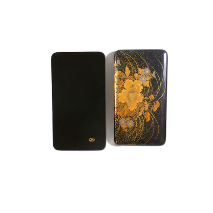 Boîte japonaise ancienne vue ouverte : face décorée de pivoines et revers noir avec sceau Zohiko doré.