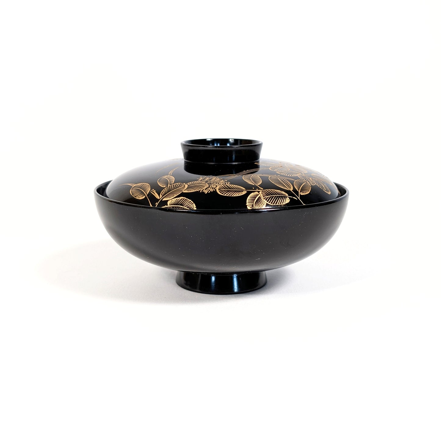 Bol japonais ancien en laque urushi noire Wajima-nuri, décor maki-e doré motif hagi, artisanat traditionnel époque Showa, antiquité japonaise.