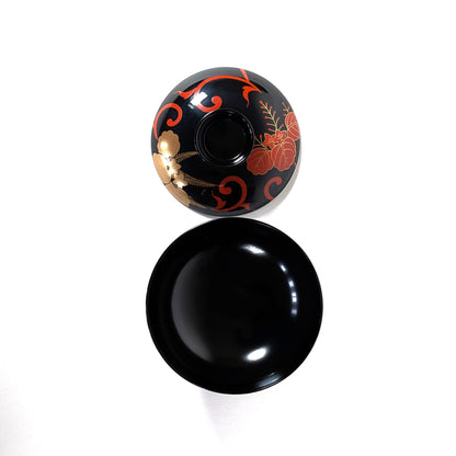 Bol japonais en urushi ouvert avec intérieur en laque noire brillante et couvercle décoré au motif kiri