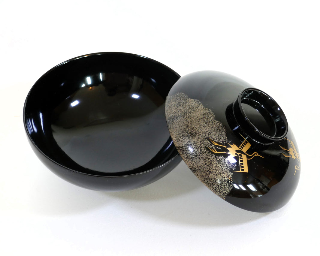 Bol japonais laqué ouvert avec couvercle assorti, décor maki-e de grues, urushi d’Echizen.