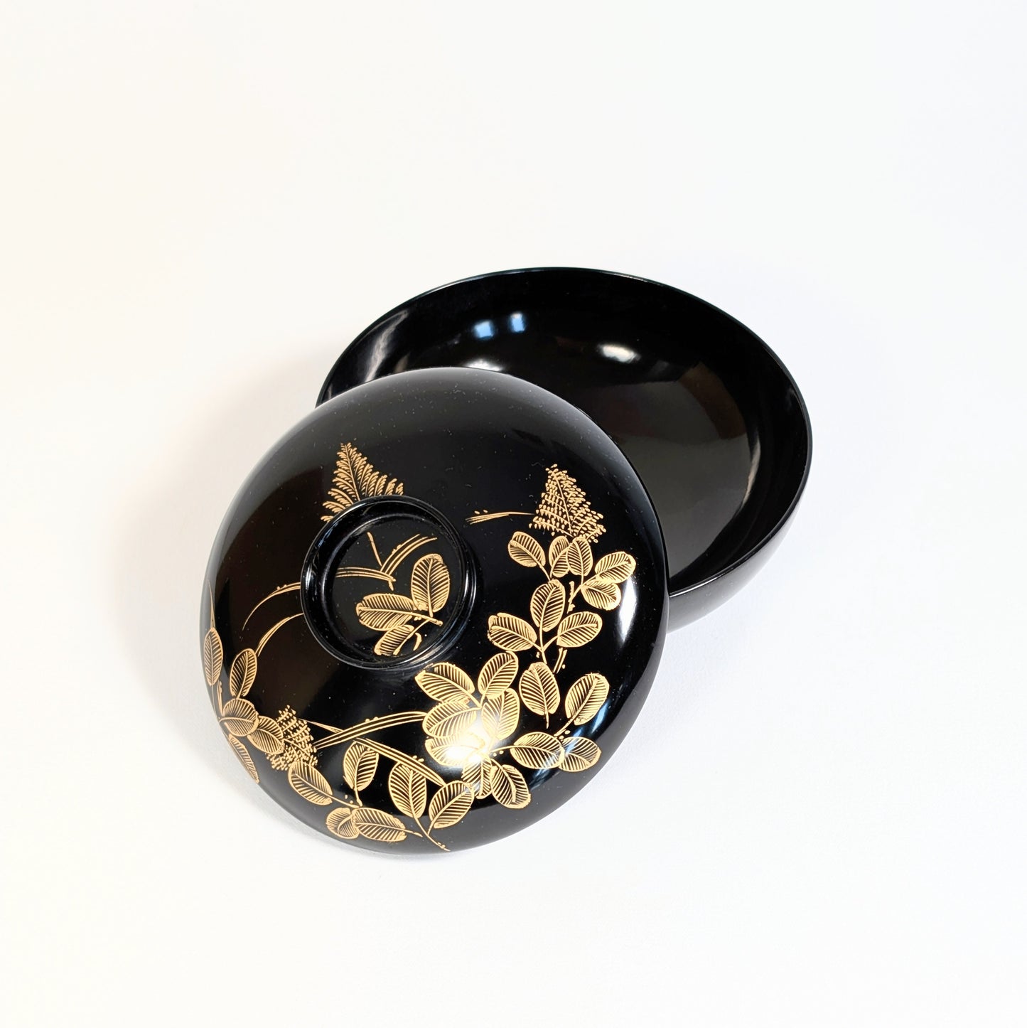 Bol en laque urushi Wajima ancien, intérieur noir brillant, artisanat traditionnel japonais époque Showa, antiquité en très bel état.