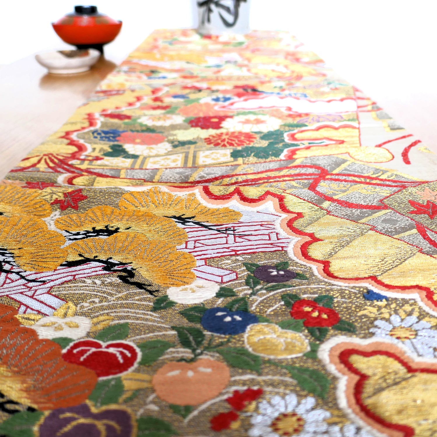 vue en profondeur du maru obi vintage en soie kogedo