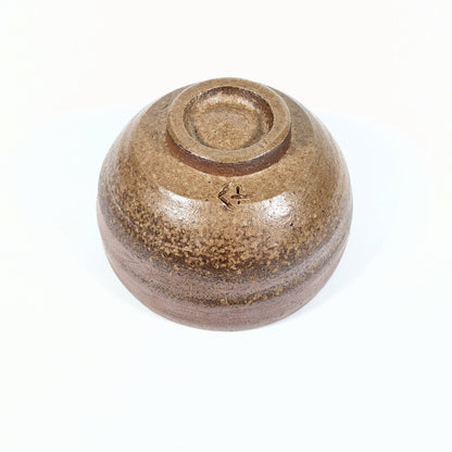 Dessous d’un chawan Bizen signé Mori Tōzan avec pied kodai, potterie japonaise
