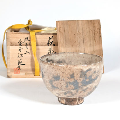 Chawan Hagi-yaki japonais de Kaneko Shōen, futur Kaneko Sōfū, avec tomobako signé du Kyokuunzan Shōen-gama.