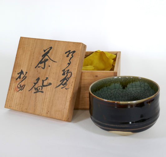 Chawan présenté dans sa boîte tomobako en bois d’origine