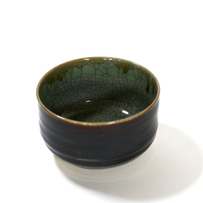 Bol à thé japonais Sōma Komayaki vu de face – glaçure noire brillante