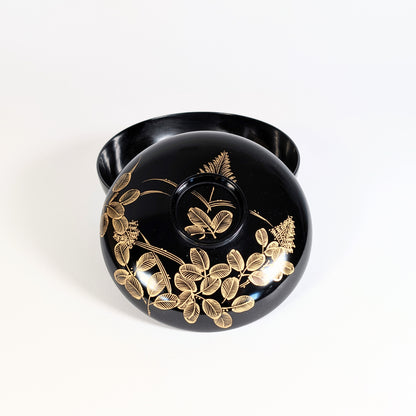 Couvercle de bol japonais ancien en laque urushi Wajima-nuri, décor maki-e doré motif hagi, artisanat traditionnel, antiquité époque Showa.